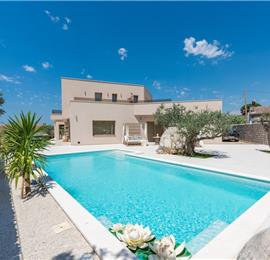 4 bedroom villa with indoor and outdoor pools in Galižana, Istria, sleeps up to 8
